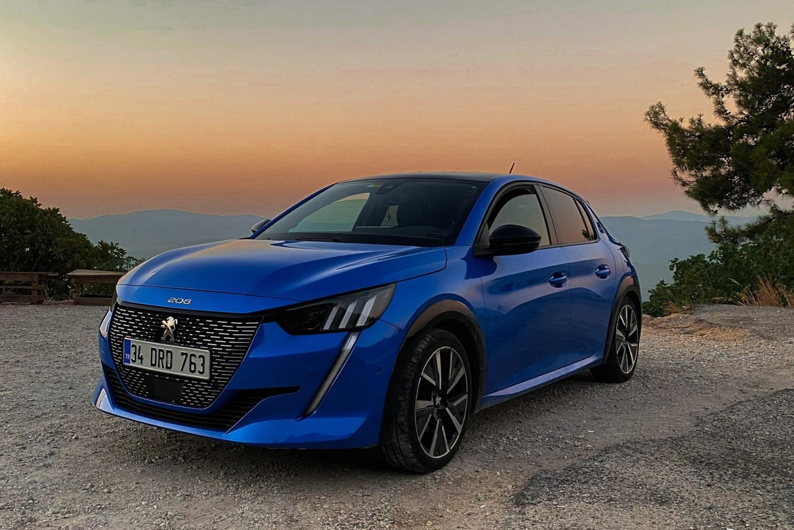peugeot 208 bleue