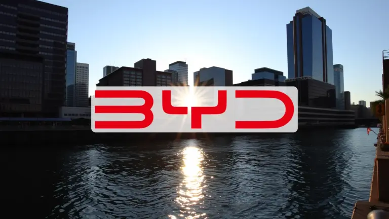 BYD : objectif export relevé à 2 millions, la logistique maritime comme nouveau goulot d’étranglement Image d'illustration générée par IA
